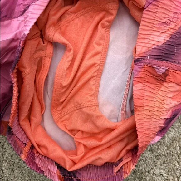 NWT Athleta printed mesh racer run shorts 4” in orange and pink size 1X - Picture 7 of 10